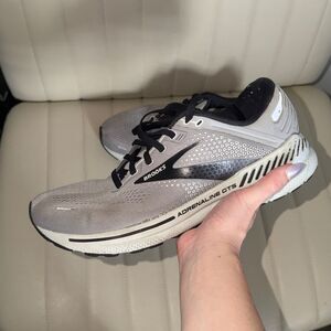 Brooks Men's Grey and Black Trainers
